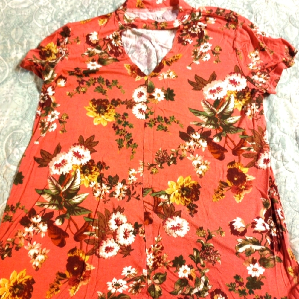 T shirt, key hole neck, a.na. brand, size L